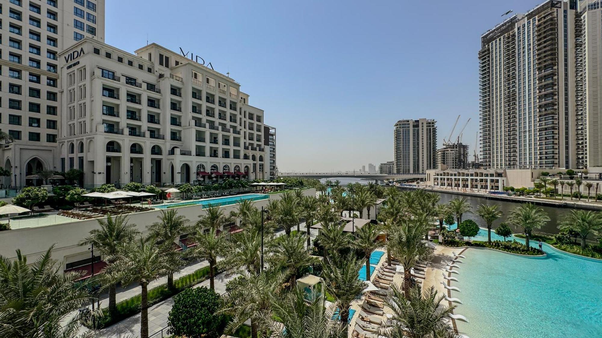 Tranquil & Modern 2br - Vida Creek Apartment Dubai